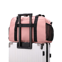 Gros sac de voyage femme sur valise