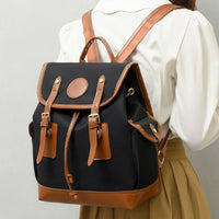 image d'un petite sac de voyage femme marron et noir porté