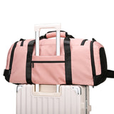 image du sac à dos de voyage femme 70L sur une valise