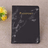 un protège passeport effet marbre noir