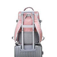 image du sac a dos voyage cabine de couleurs rose sur une valise de dos