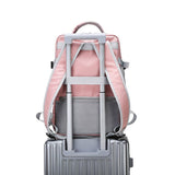 image du sac a dos voyage cabine de couleurs rose sur une valise de dos