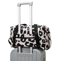 Sac de voyage femme léopard sur valise